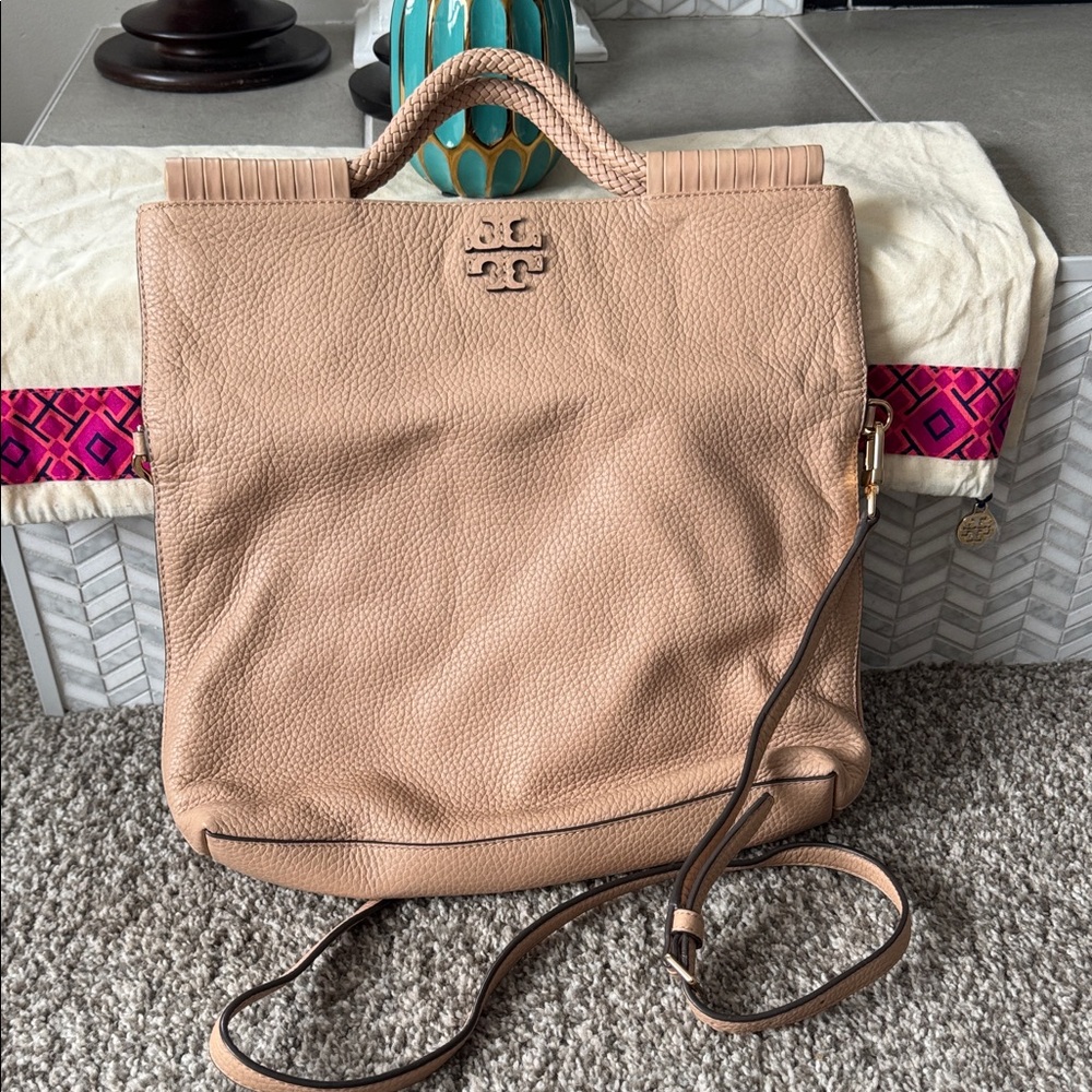 Tory Burch Taylor Beige pebbled Leather Crossbody handbag purse, new!